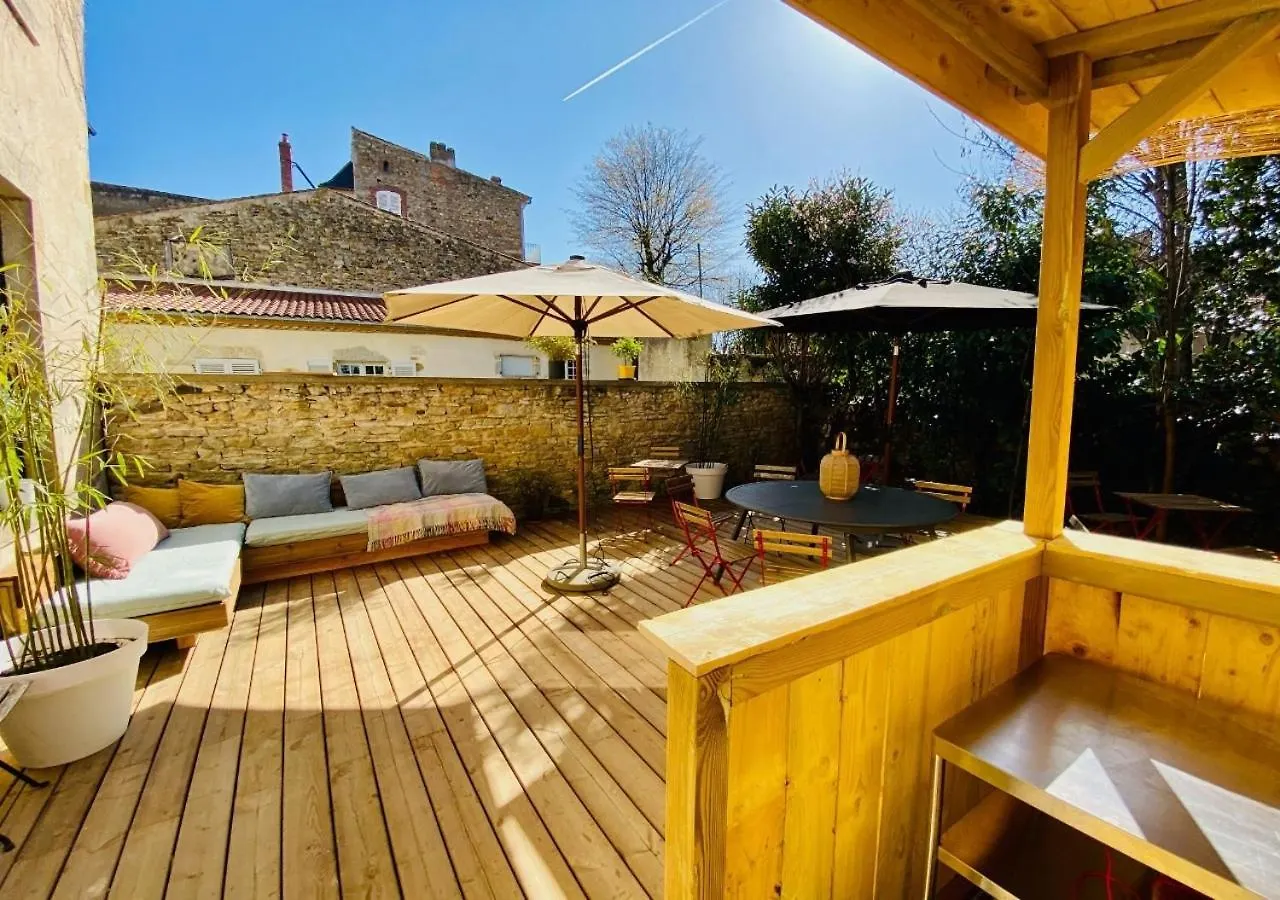 Un Air De Cabane - Au Coeur De La Cite Medievale Billomoise France