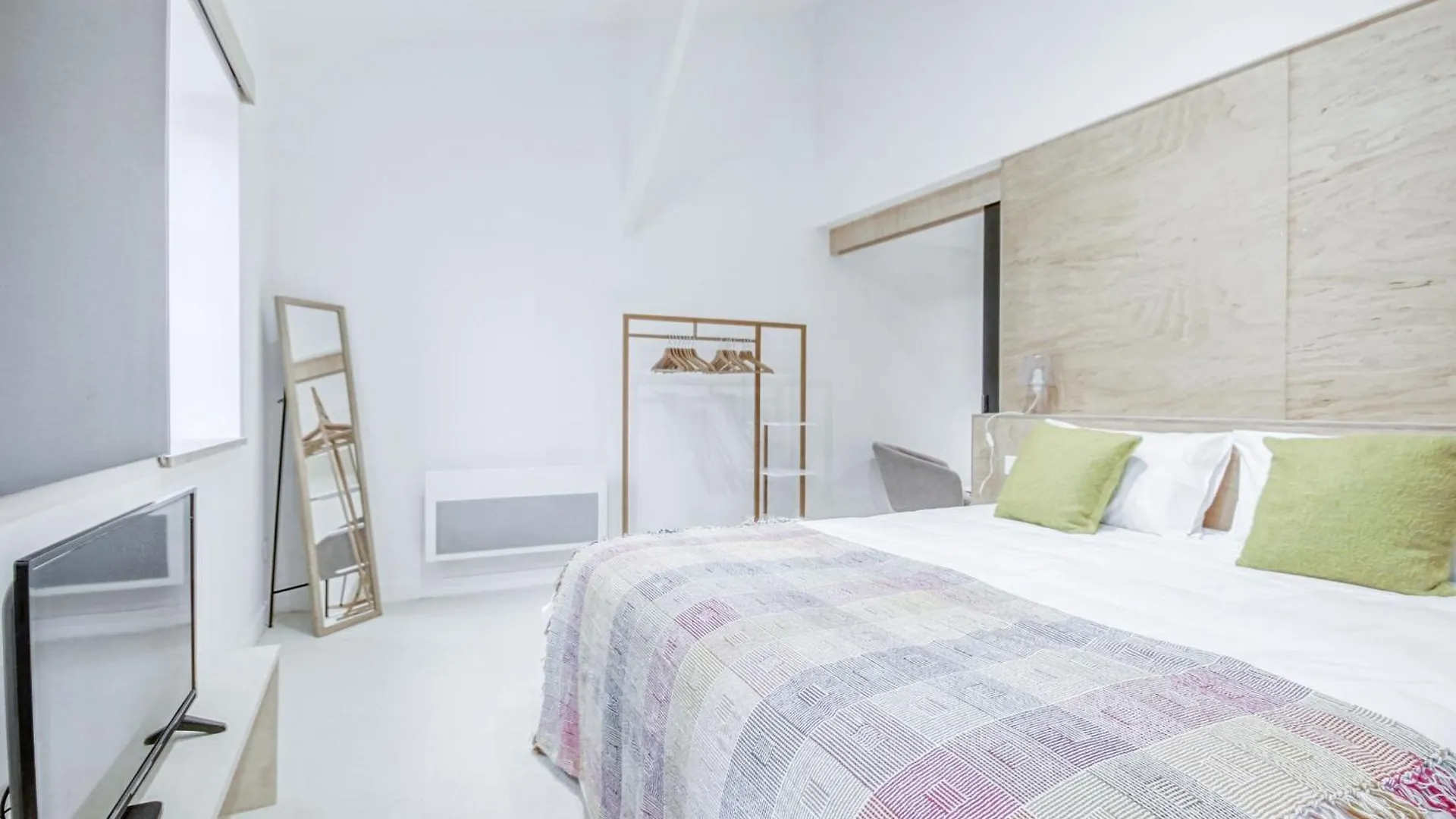 Un Air De Cabane - Au Coeur De La Cite Medievale Billomoise