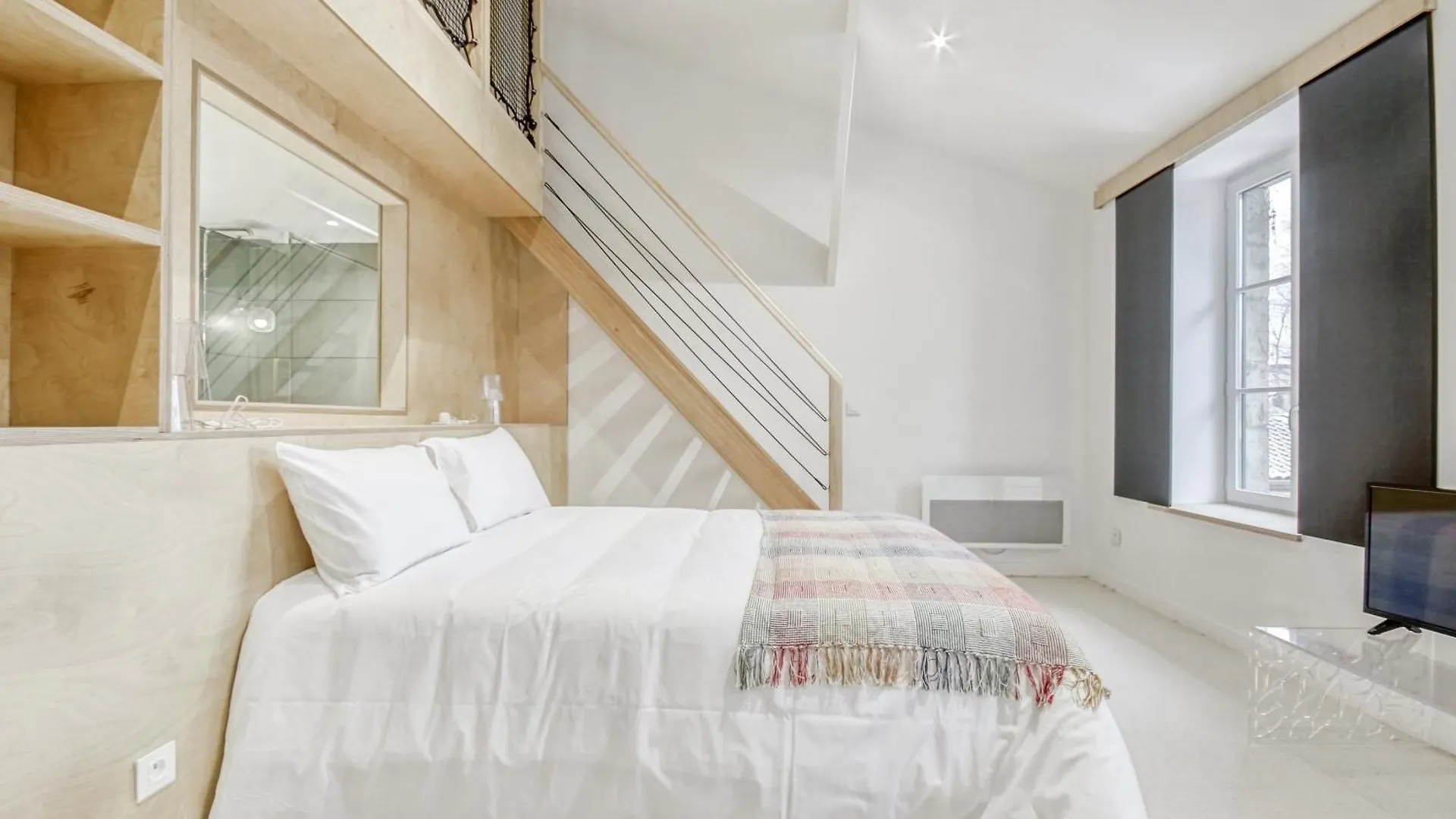 Un Air De Cabane - Au Coeur De La Cite Medievale Billomoise