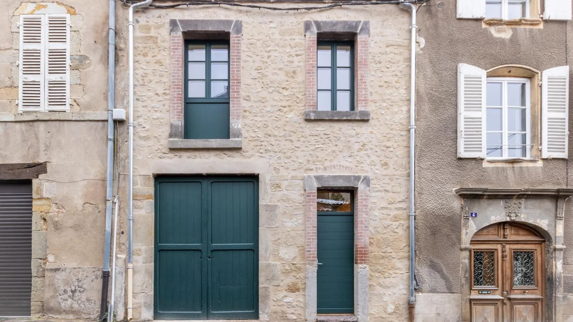 Un Air De Cabane - Au Coeur De La Cite Medievale Billomoise France